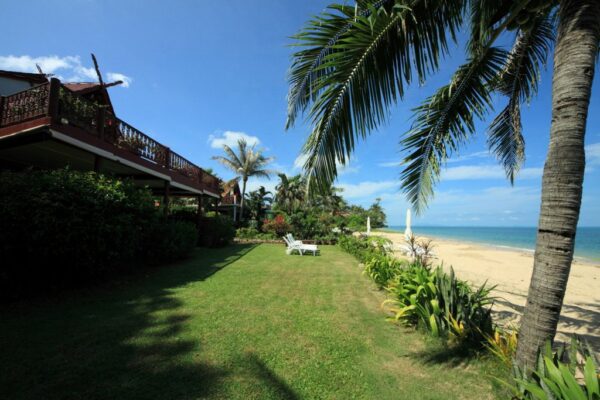 Thai Teak 4 bedroom ocean front villa