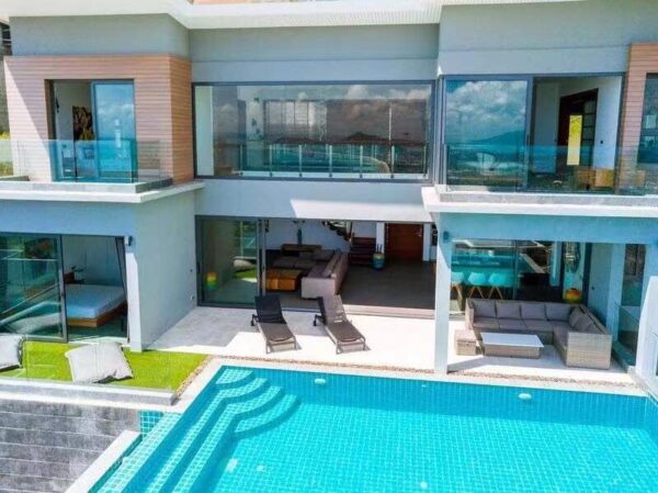 Sea view villa with 3 bedrooms and an infinity pool